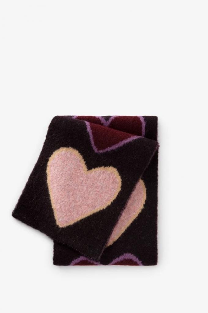 Donkerbruine sjaal met hartjes