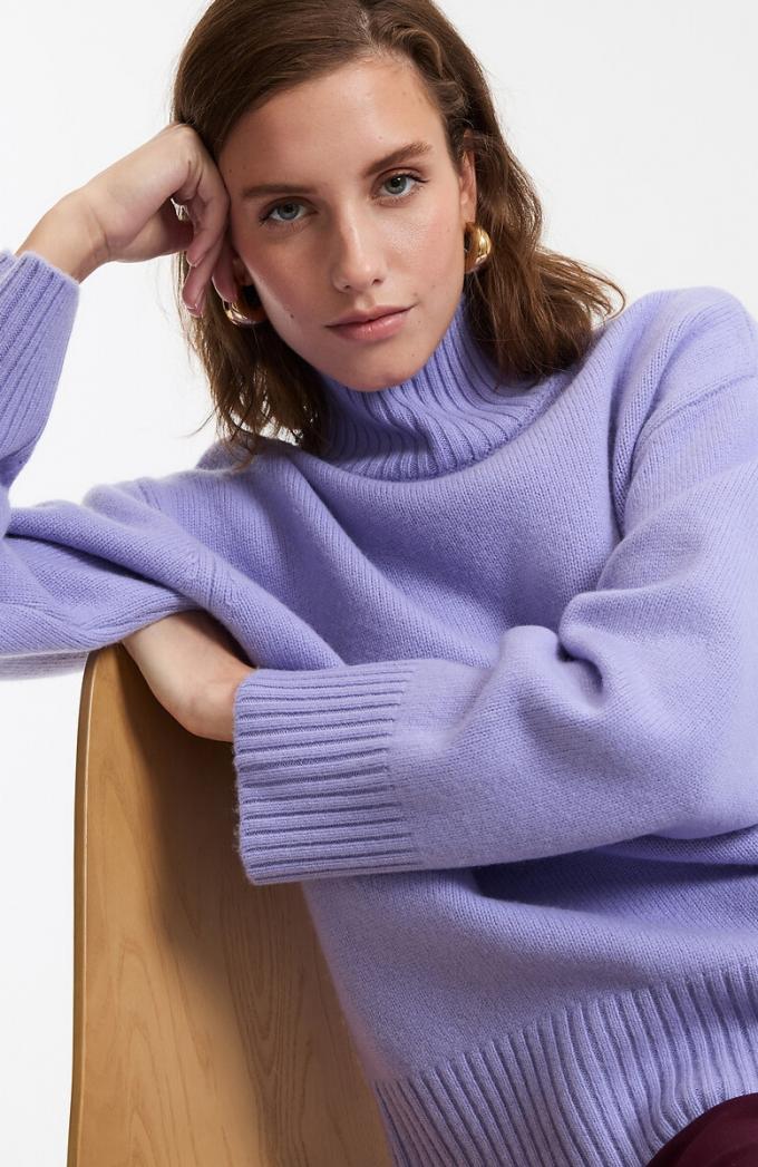 Lavendelkleurige rolkraagtrui
