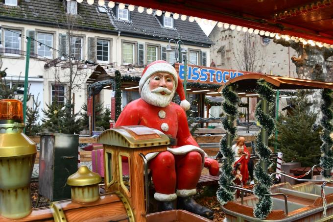 Overal waar de boot aanlegt, zoals hier in Rüdesheim, is de kerstsfeer alomtegenwoordig. (foto PVO)