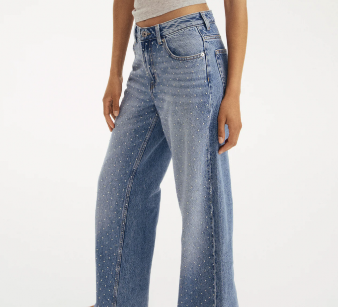 Jeans clouté argenté