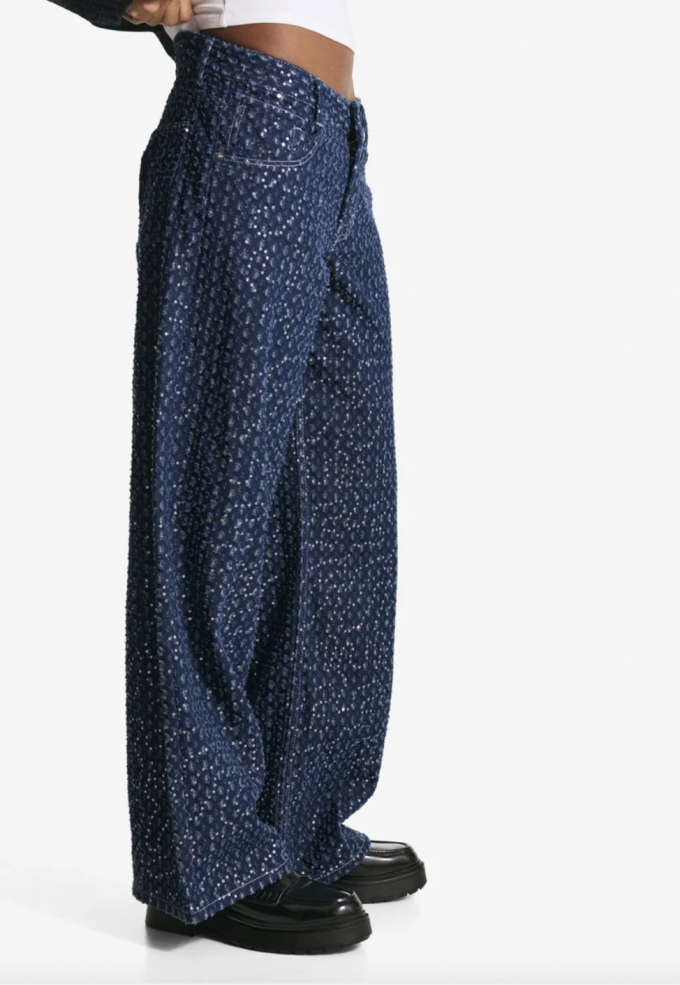 Jeans à sequins et taches