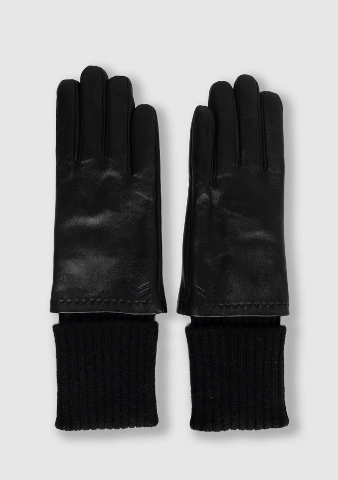 Les gants noirs