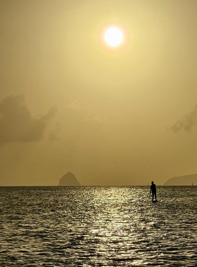 Suppen met zicht op de Diamantrots terwijl de zon ondergaat: een onvergetelijke gebeurtenis. (foto SRA)