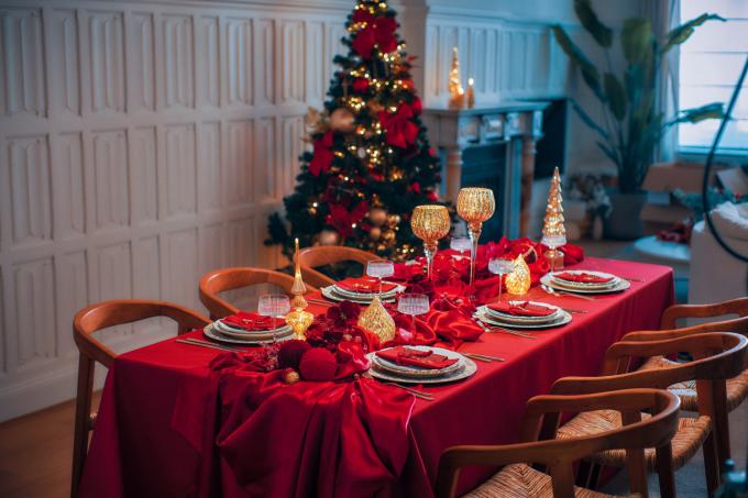 Rood satijnen tafellaken