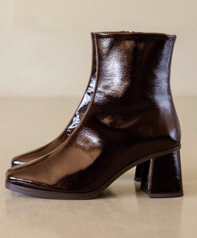 Les bottines en cuir verni 