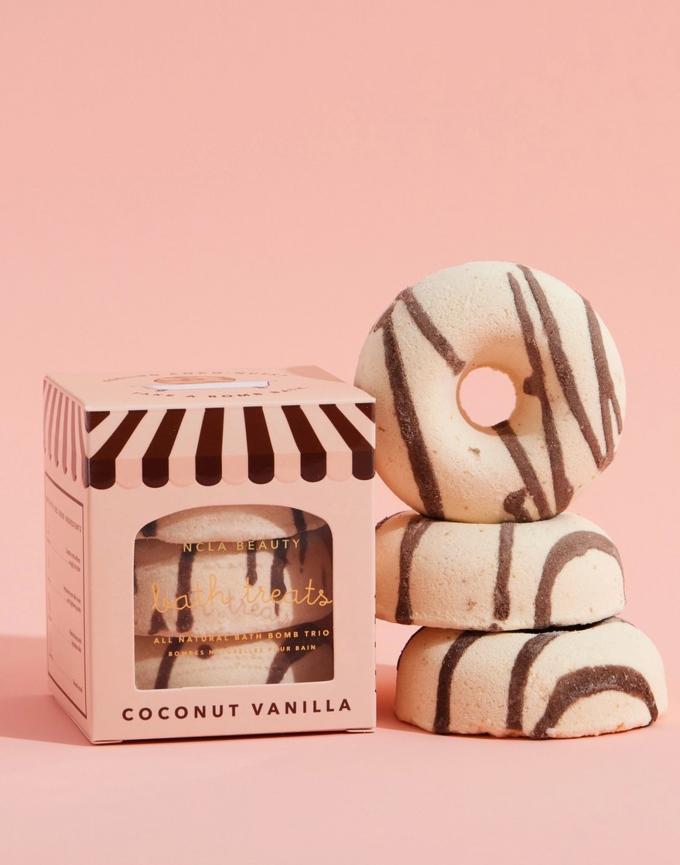 Bruisballen van NCLA Beauty in de geur 'Coconut Vanilla'