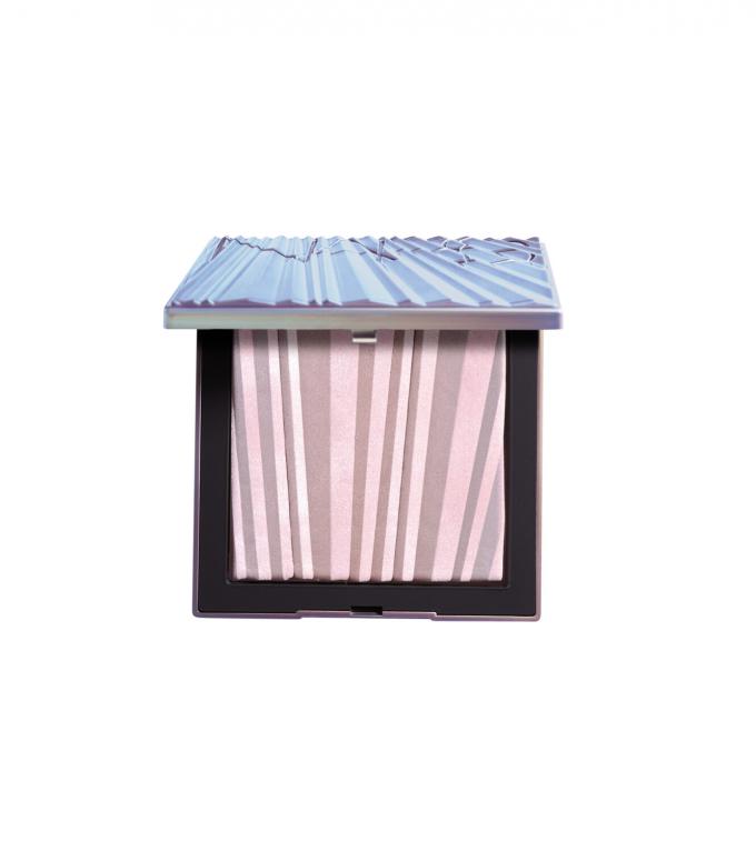 Aura Illuminating Face & Body Powder’