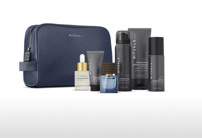 Une trousse avec les essentiels beauté 