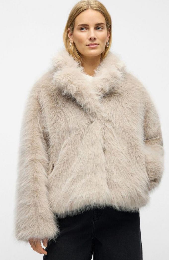 Korte mantel in faux fur