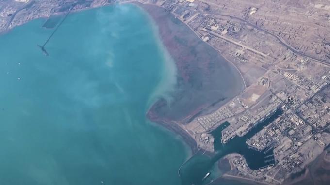 Et maintenant, comment va s’organiser la réouverture du détroit d’Ormuz ? Téhéran garde le contrôle, les Etats-Unis “resteront dans le coin”