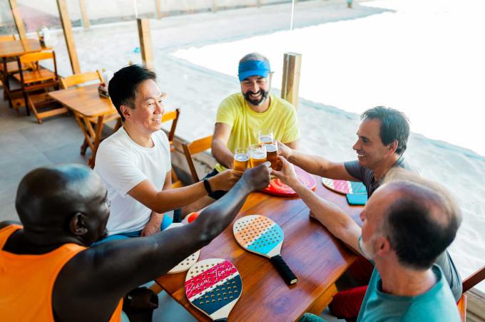 ‘Het is toch niet normaal dat alcohol nog in ziekenhuizen verkrijgbaar is of in cafetaria’s van sportclubs’