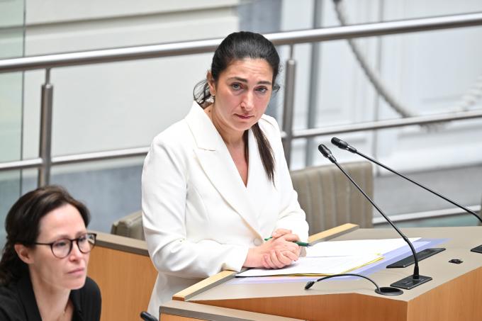 Demir start proefprojecten voor omgang van leerlingen met smartphones