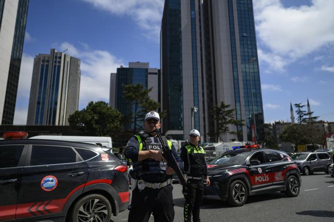 Zeker één dode bij schietpartij nabij Israëlisch consulaat in Istanboel