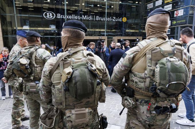 ‘Is het niet overduidelijk dat onze samenleving aan het militariseren is?’