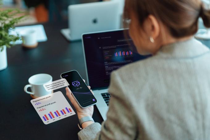 IA au travail : les femmes plus prudentes, plus éthiques, mais pénalisées