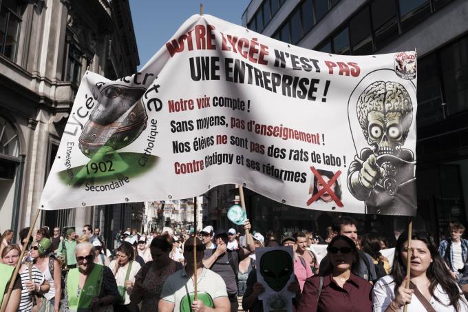 Au sein de Bpost et dans les écoles, ces deux heures de travail supplémentaires qui révèlent un malaise plus profond