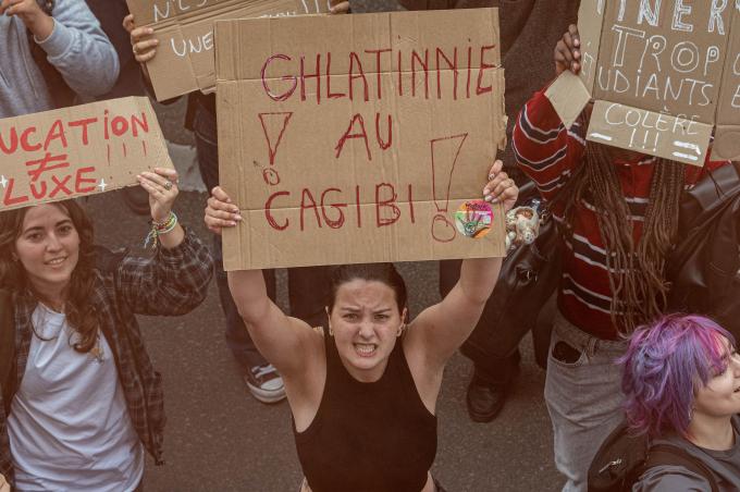 La volonté de passer en force pour le vote du décret-programme rajoute de l’huile sur le feu des tensions avec le monde scolaire