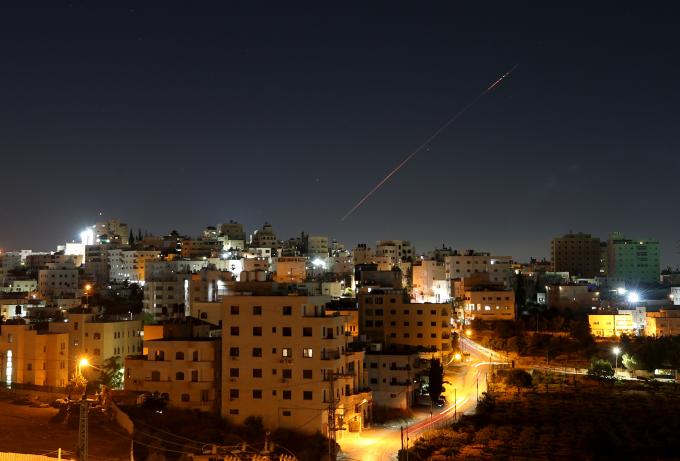 Israël réplique à des tirs iraniens et bombarde Téhéran, une