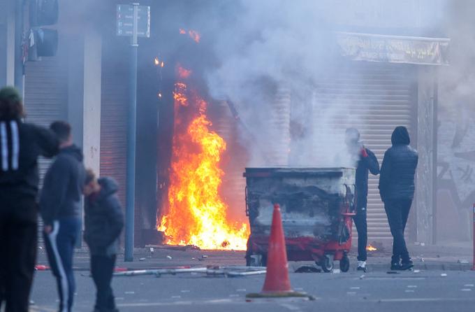 De violentes manifestations anti-immigrés éclatent