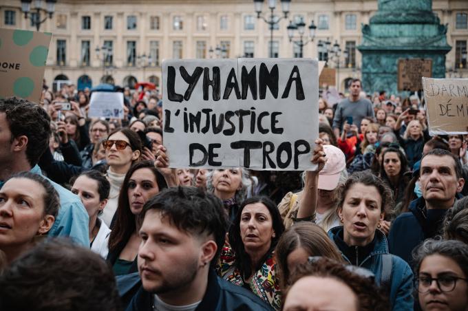 Après la tristesse, la colère: le meurtre de la pe