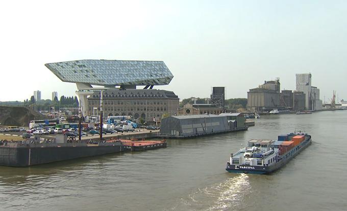 BEKIJK – Lage waterstand zet binnenvaart en Antwerpse haven onder druk