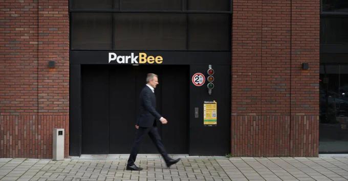 Avec ParkBee, plus de frais cachés pour le stationnement : “C’est très étrange de devoir payer pour pouvoir payer une taxe”