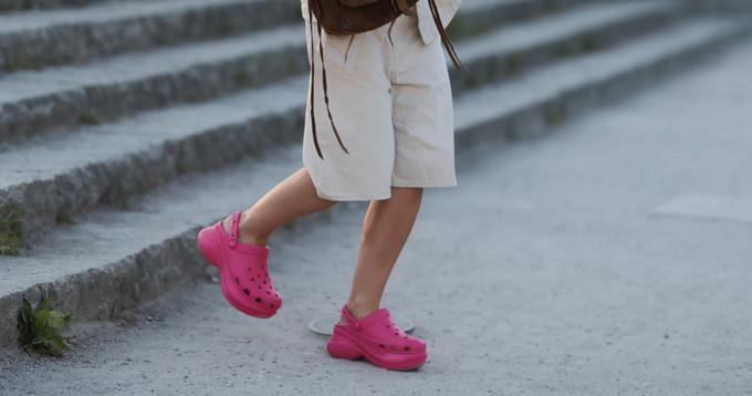 L’incroyable revanche des Crocs, de pantoufles de la honte à souliers stylés