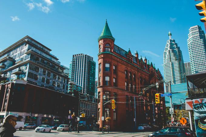 Anna stond klaar om voor haar vriend naar Canada te verhuizen: ‘Toen hoorde ik over zijn trio met zijn ex’