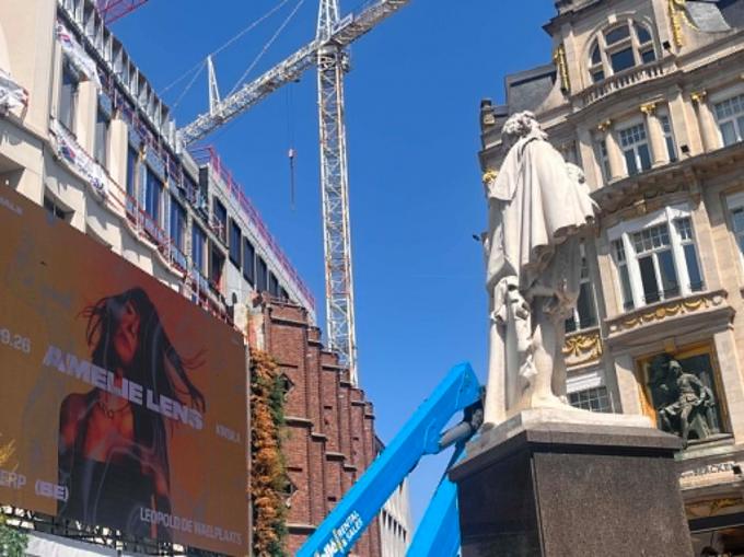 Reclamepaneel op de Meir blijft voorlopig: ‘Blijkbaar gelden de regels niet voor iedereen’