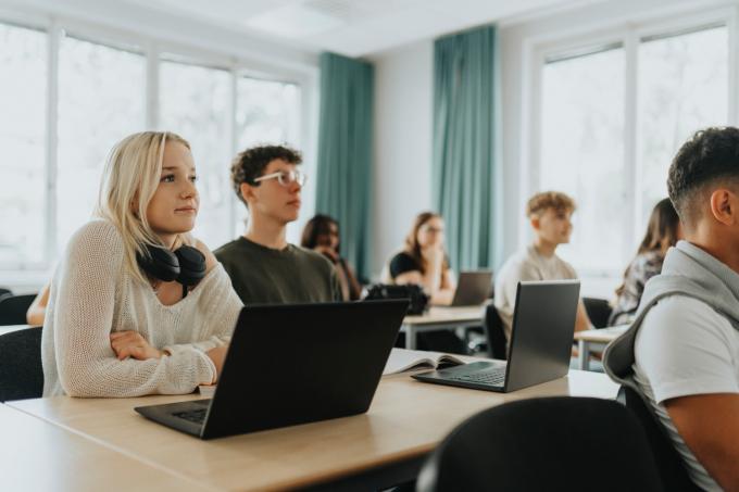 ‘Verschansen uw leerlingen of collega’s zich ook achter hun laptop? Zonde van de tijd’