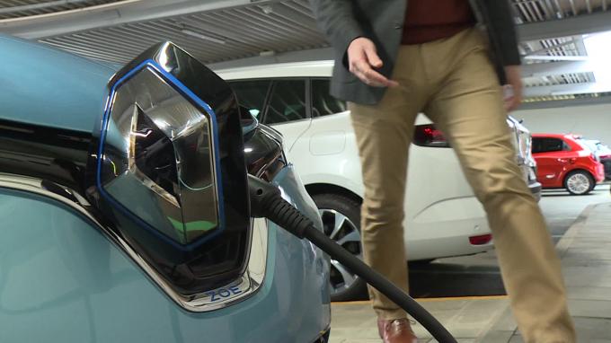 Leasing plus onéreux, coût de la recharge incertain, frais d’entretien… Les entreprises sous la pression des voitures électriques