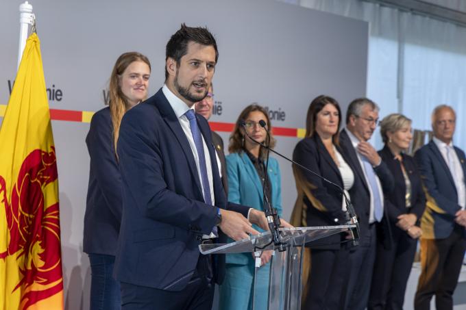 Avec un déficit qui se dégrade de près de 600 millions d’euros, le gouvernement wallon donne le bâton pour se faire battre