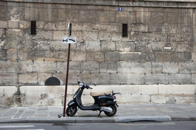 Paris scooter stationnement