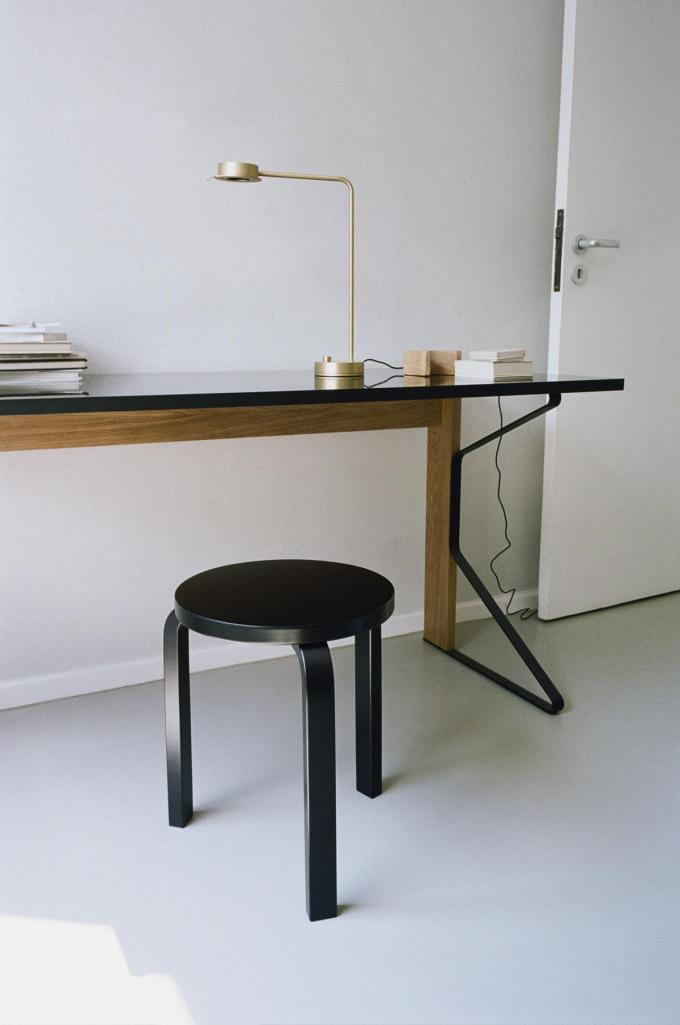 Nom: Stool60 Designer: Alvar Aalto (1898-1976), édité par Artek