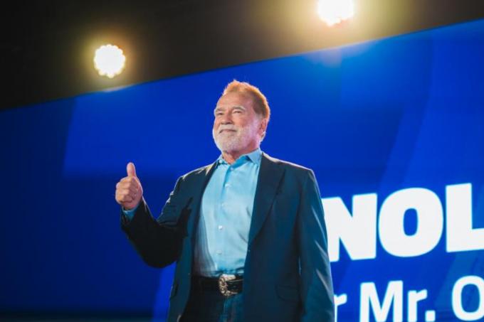 Arnold Schwarzenegger en Belgique : “La bêtise pure m’inquiète plus que de l’IA”