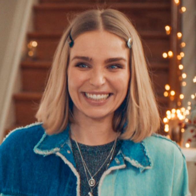 Julie Van den Steen (32)