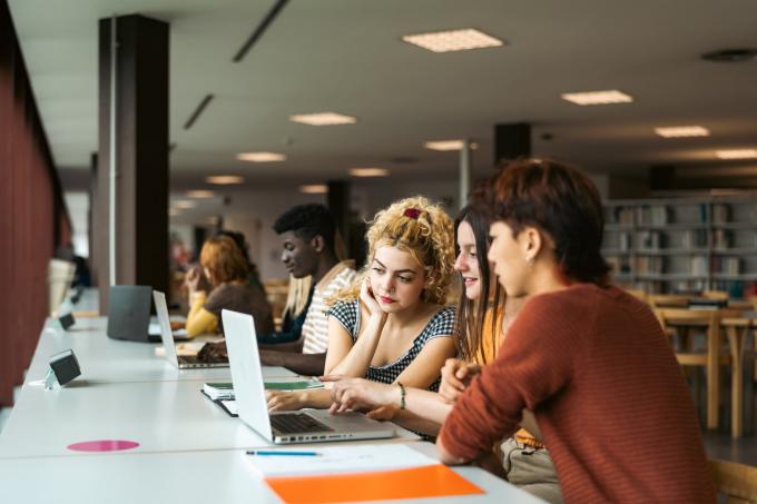 AI in het onderwijs: waarom de beste chatbot géén antwoorden geeft