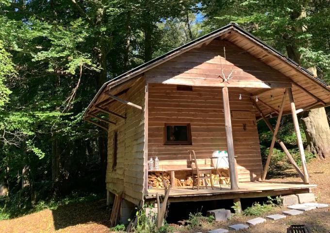 Cabin in the woods in Comblain-au-Pont