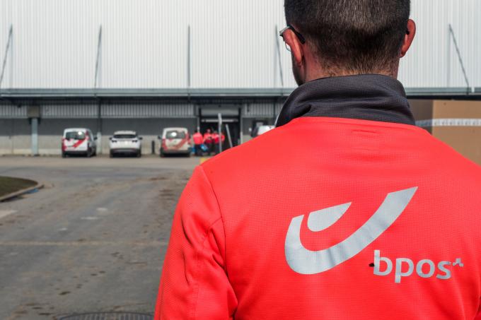 Des huissiers lèvent encore des piquets chez bpost, mais la grève se poursuit
