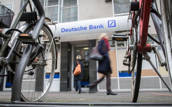 “Quand on voit un cafard, il y en a sans doute d’autres” : nouveau coup de stress bancaire sur les marchés, la finance européenne plonge