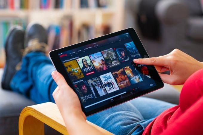 Netflix avec pub débarque en Belgique en 2027 : moins cher, mais à quel prix ?