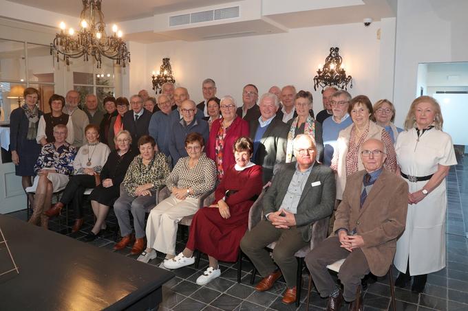 70-jarigen genieten van gezellige reünie - KW.be