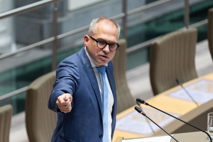 Vlaamse regering bereikt akkoord over begroting: slechts derde vertrekkende ambtenaren nog vervangen