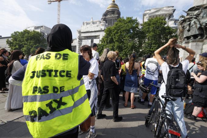 A Bruxelles, des morts en cellule et des noms de policiers qui reviennent (enquête)