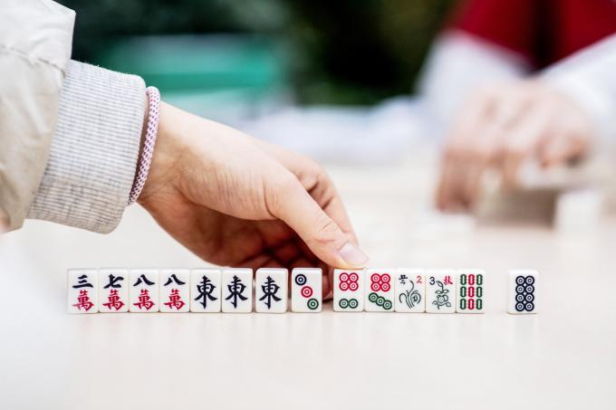 Chinese jeugd in de ban van mahjong: ‘Tegels bieden analoog plezier in een digitale wereld’