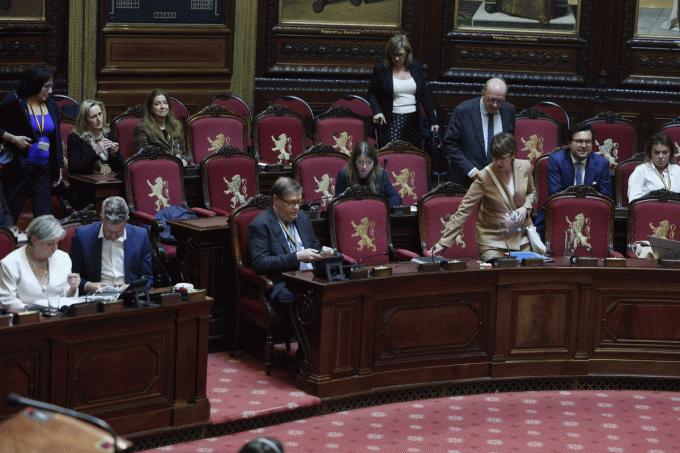 Senaat vindt dan toch tweederdemeerderheid en schaft zichzelf af