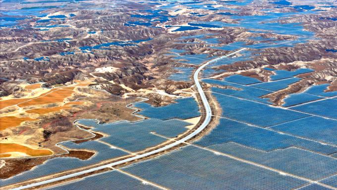 Les renouvelables, une réponse à la crise énergétique, mais gare au contrôle (presque) total de la Chine sur nos installations