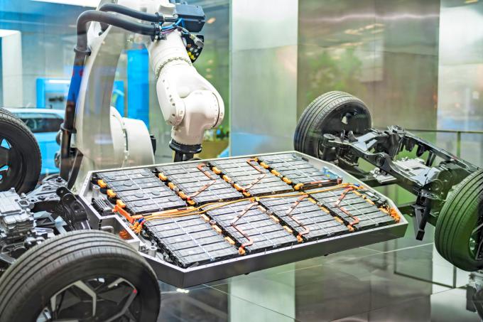 Un cliché sur la voiture électrique démonté