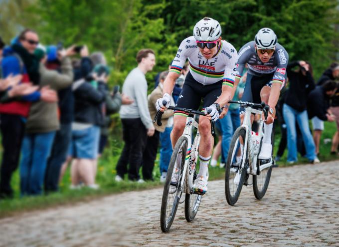 Parijs-Roubaix 2025: wat leert die editie voor een nieuw duel tussen Pogacar en Van der Poel?