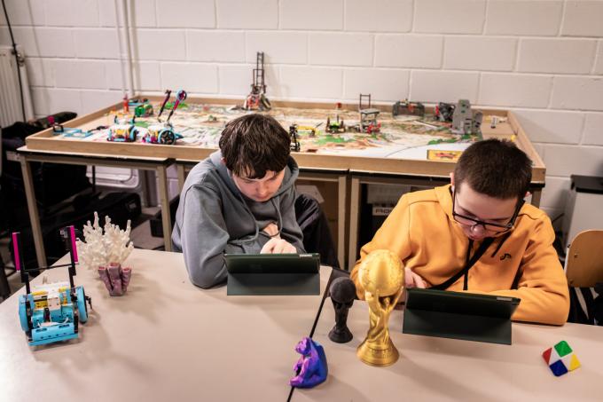 Le fablab, un laboratoire numérique pour redonner confiance aux jeunes: «Ma paie de fin de mois, c’est de les voir sortir d’ici avec la banane»